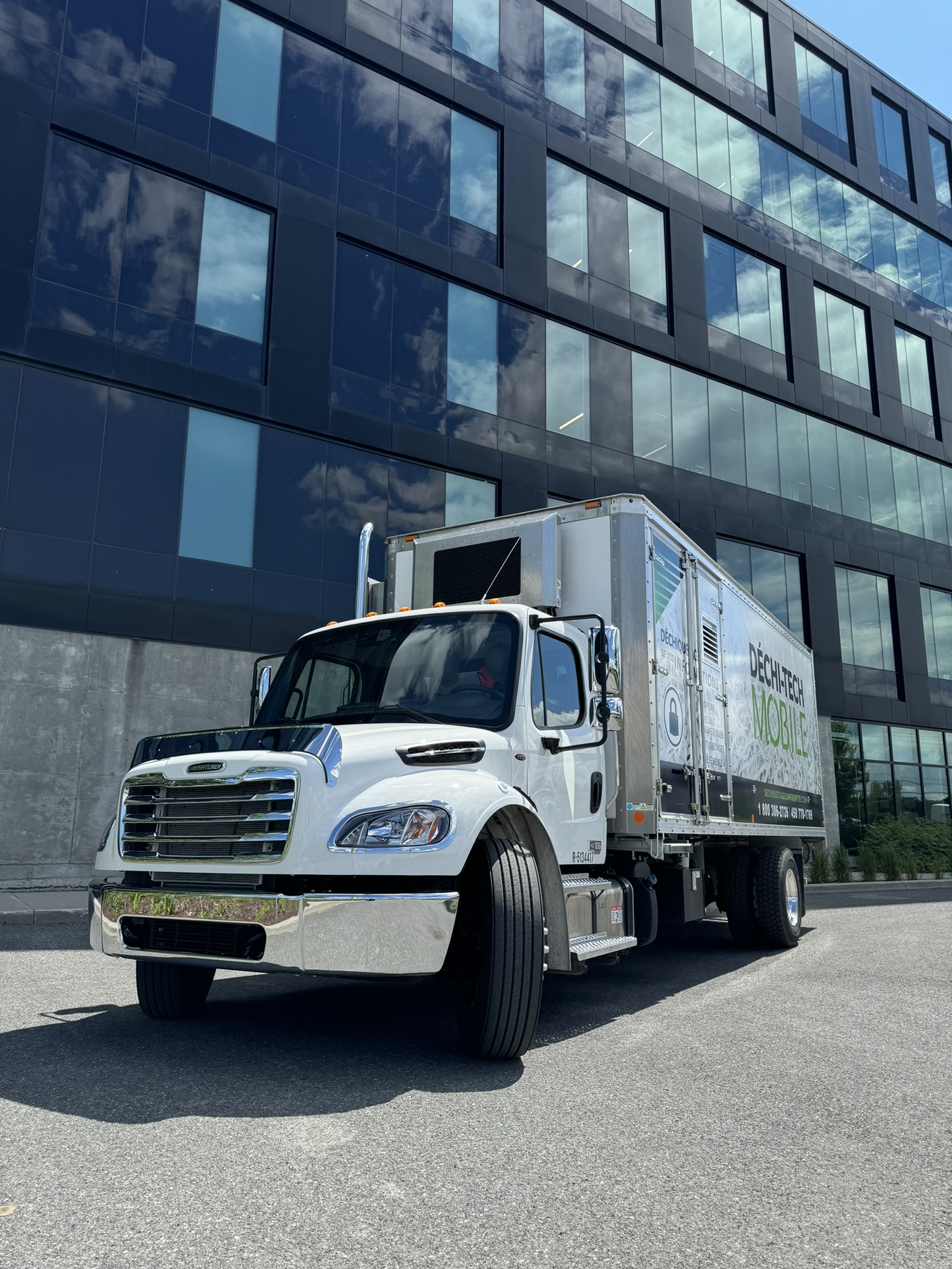 Déchiquetage de papiers sur place avec des camions usine